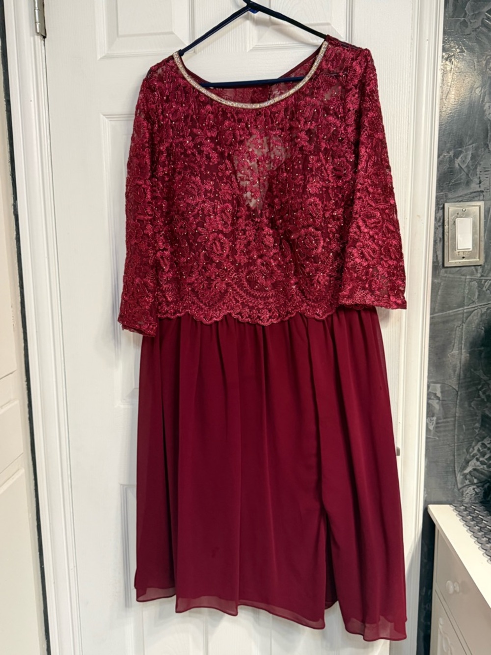 Woman’s Elegant Lace High-Low dress size 1XL
